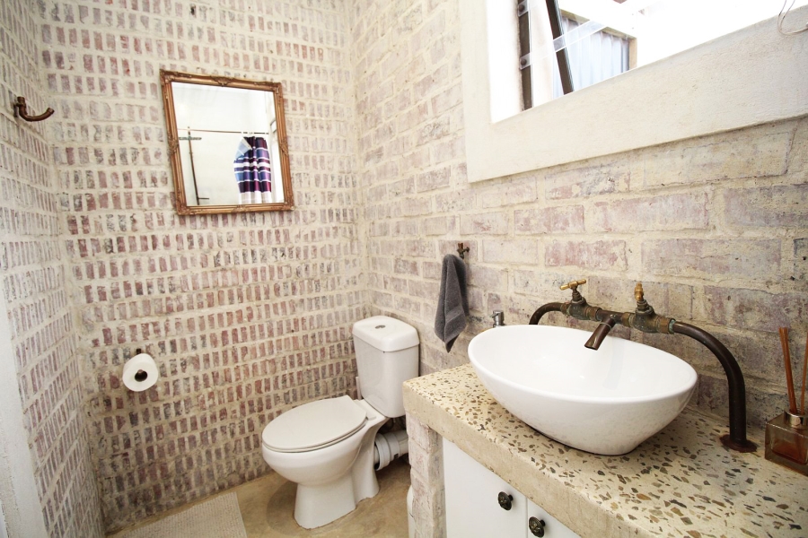 5 Bedroom Property for Sale in Middedorp Western Cape